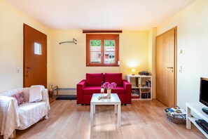 Téléviseur, lecteur de DVD, chaîne audio