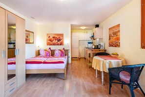 1 bedroom, free WiFi, bed sheets