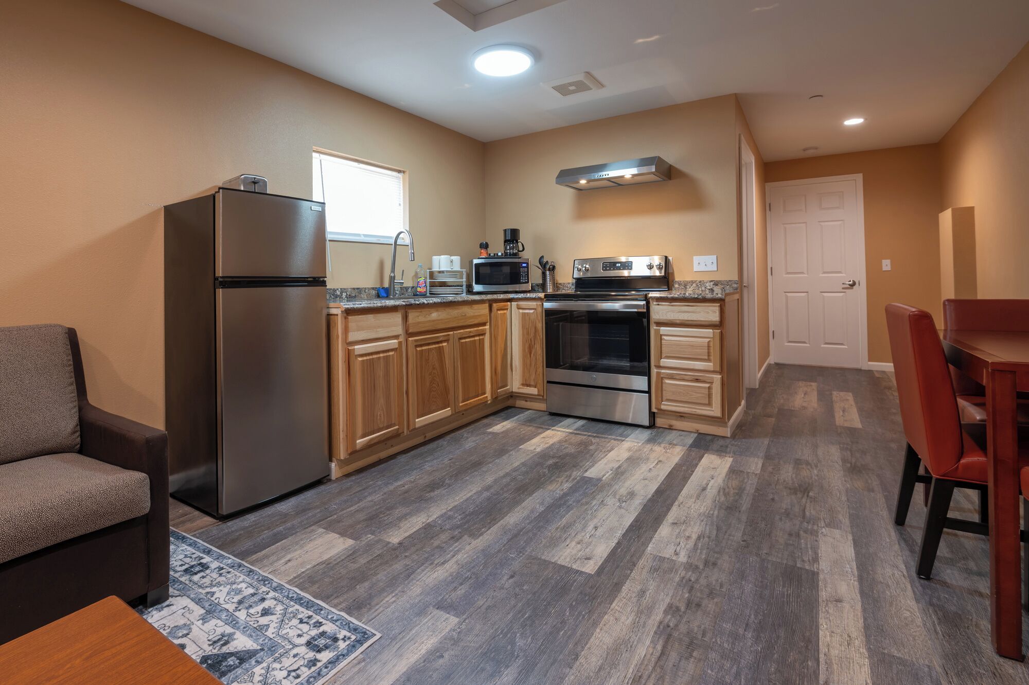 Deluxe Cabin | Private kitchen | Fridge, microwave, coffee/tea maker, electric kettle