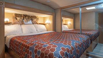 Mobile Comfort-Unterkunft | Badezimmer | Dusche, kostenlose Toilettenartikel, Haartrockner, Handtücher