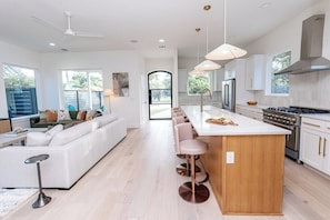 Private kitchen - 1816w11th · Luxury Mansion Breathtaking Skyline & Pool (Austin)