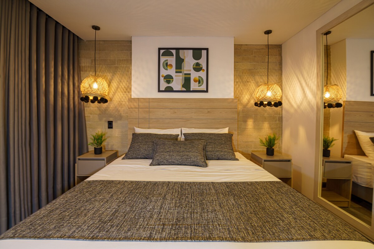 First Class Hotel by 5 Host