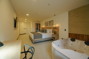 Habitación Deluxe, bañera | Ropa de cama de alta calidad, colchones Tempur-Pedic, caja fuerte