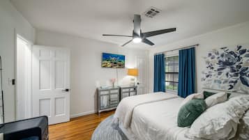 4 bedrooms, desk, iron/ironing board, travel cot