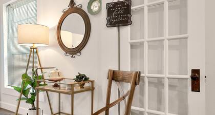 Cozy Mint Cottage - Magnolia/Baylor/Downtown Waco