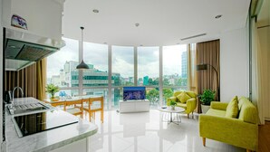 Apartemen Panorama | Area keluarga | TV layar datar