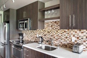 Réfrigérateur, micro-ondes, four, lave-vaisselle