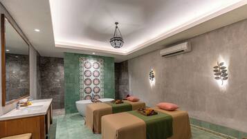 Indoor spa tub