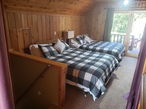 2 bedrooms, travel crib, free WiFi, bed sheets