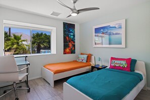 4 Schlafzimmer, Schreibtisch, Bügeleisen/Bügelbrett, Reisekinderbett