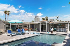 A heated pool - Mod Desert Oasis with Fire Pit and Saltwater Pool (Palm Springs)