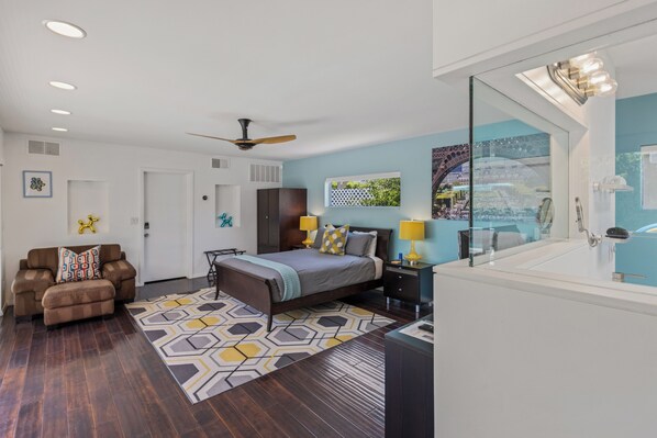 4 bedrooms, desk, iron/ironing board, travel crib