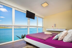 4 slaapkamers, een strijkplank/strijkijzer, internet, beddengoed