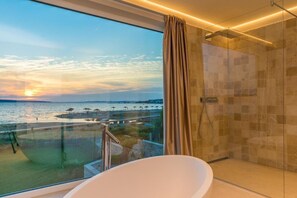Bathtub, hair dryer, towels
