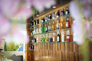 Bar en bord de piscine