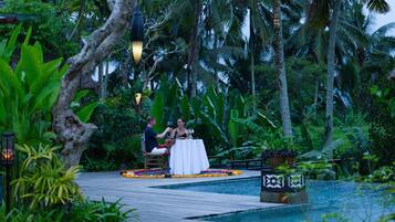 Pariskuntien ruokailu