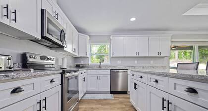 Scallop Season Brand-New Coastal Retreat – Near Weeki Wachee, Pine Island Beach & Top Attractions!