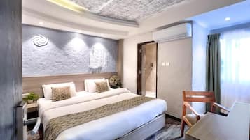 Deluxe tweepersoonskamer | Individueel gedecoreerd, individueel gemeubileerd, een bureau