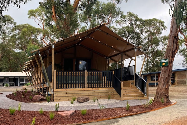 Safari Tent (Sleeps 6) | 2 bilik tidur, katil bayi/kot (surcaj), cadar katil