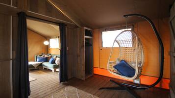 Safari Tent (Sleeps 6) | Barnesenger og sengetøy