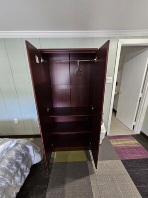 1 غرفة نوم وخدمة الإنترنت وملاءات أسرّة