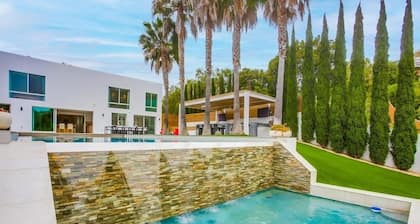 Where luxury & modern elegance blend to create and unforgettable vacation.