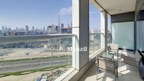 Luxury Apartment | Balcony - Manzil - Cozy 1BR in Paramount w Burj Khalifa View (Dubai)