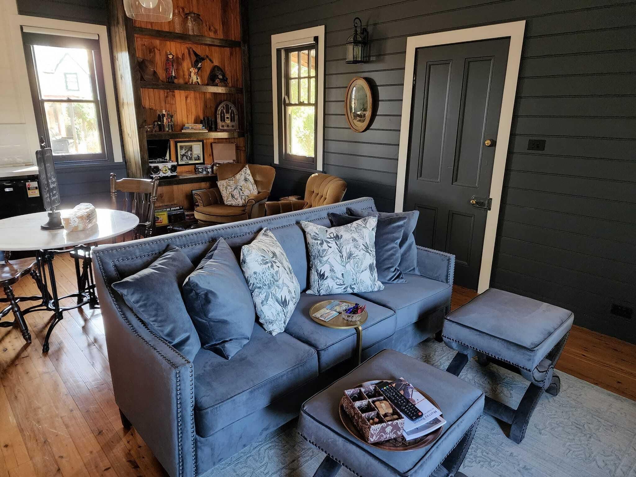 Cottage (Tranquility) | Coin séjour | Télévision à écran plat de 32 pouces avec chaînes numériques, télévision