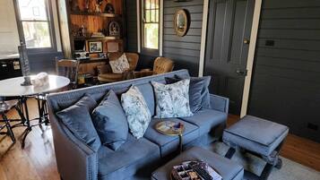 Tranquility | Living area | 32-inch flat-screen TV with digital channels, TV, fireplace