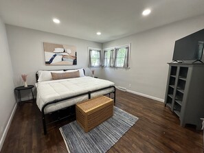 4 bedrooms, free WiFi, bed sheets