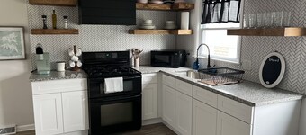 NIU Coporate and Business Travel Long Term Stays Welcome! 4 BD 3 BA 