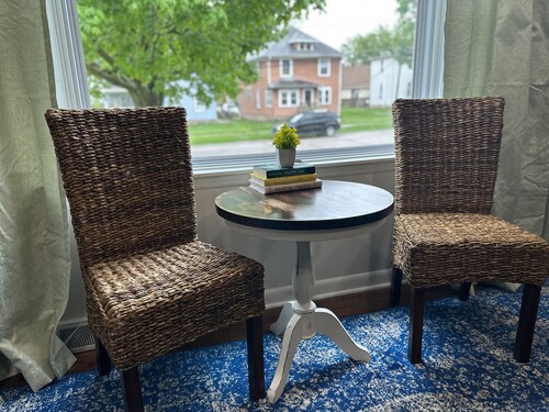 NIU Coporate and Business Travel Long Term Stays Welcome! 4 BD 3 BA 