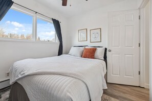 Room - 2nd Floor Pet friendly Apartment in Turnagain near airport ANC (anchorage)