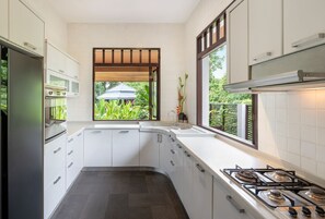 Fridge, microwave, oven, stovetop - Motsamot by Sublime Samui Villas (Bophut, Koh Samui)