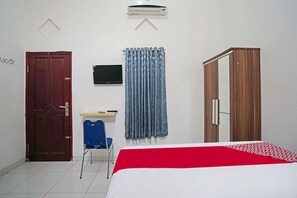 Quarto casal standard | Escrivaninha, Wi-Fi de cortesia, roupa de cama