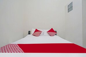 Quarto casal standard | Escrivaninha, Wi-Fi de cortesia, roupa de cama