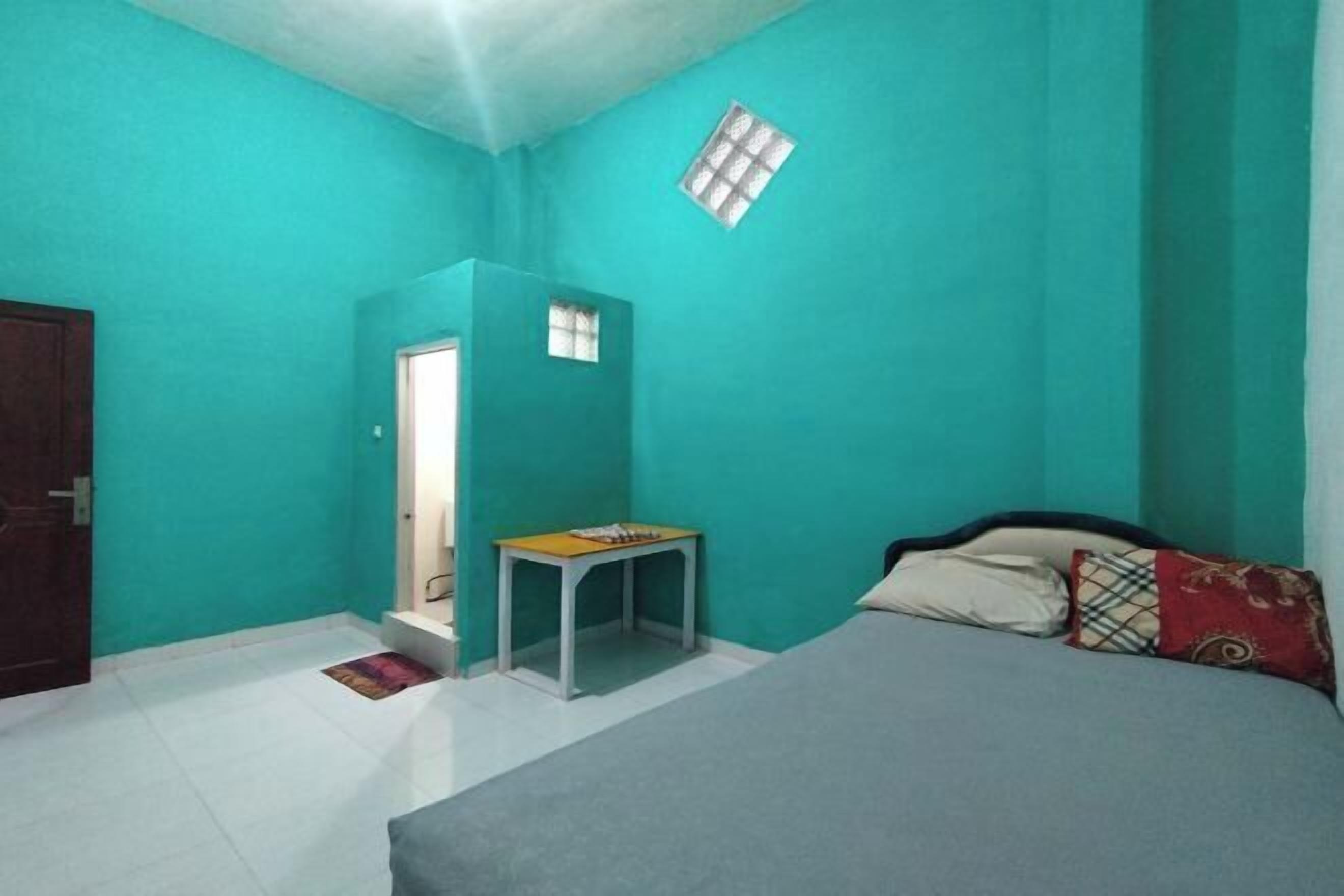 Escritorio, wifi gratis y ropa de cama 