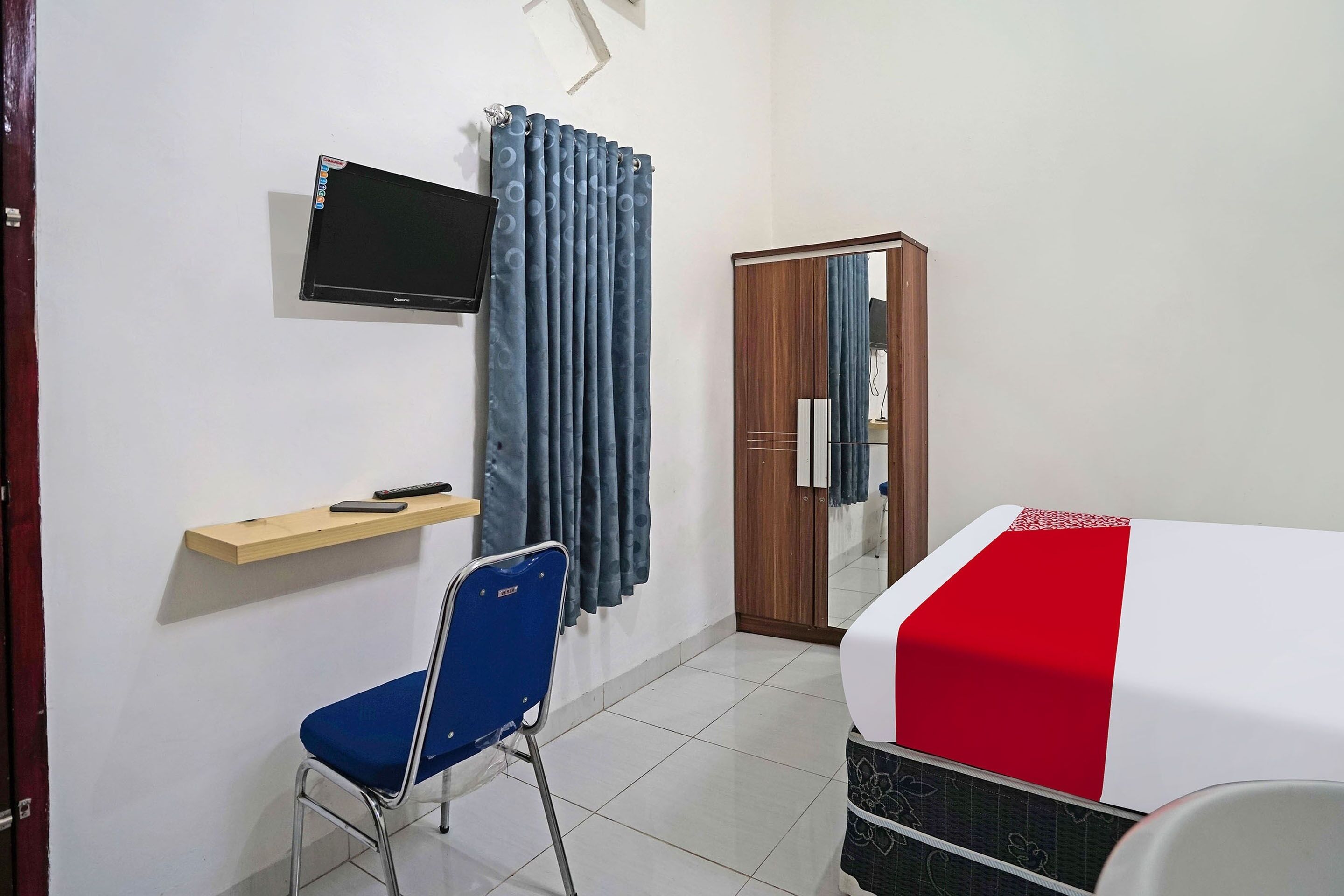 Standard Double Room | Desk, free WiFi, bed sheets