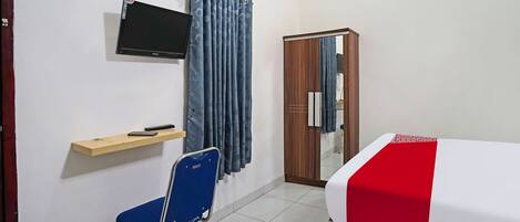 Standard Double Room | Desk, free WiFi, bed sheets
