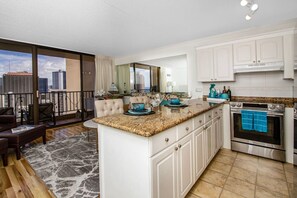 Private kitchen - 26th-Floor Condo | Pool, Gym, Walk to Beach (Honolulu)