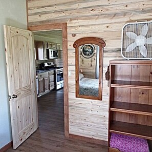 1 bedroom, WiFi - Dreamcatcher Bungalow 20min to W.Glacier, between Glacier&Airport (Columbia Falls)