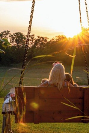 Property grounds - 5-Star Holiday Home with Sauna & Whirlpool. Perfect for the Whole Family. (Krakow am See)
