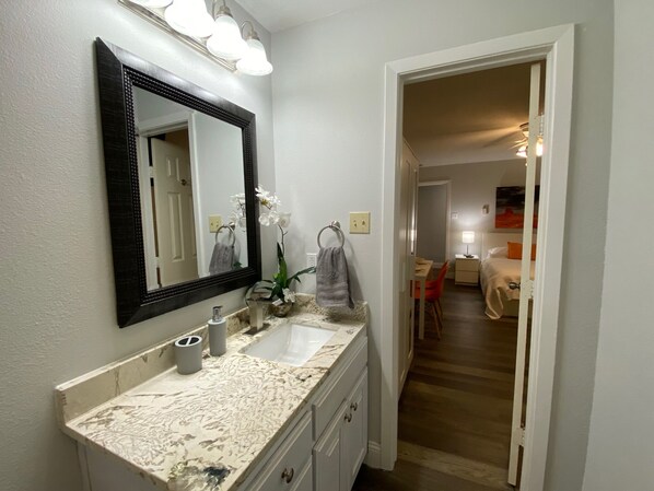 1 Schlafzimmer, Bügeleisen/Bügelbrett, kostenloses WLAN, Bettwäsche