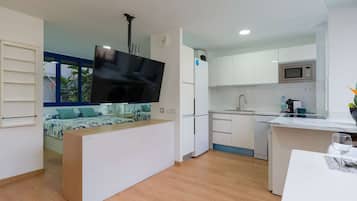 冷蔵庫、電子レンジ、オーブン、食器洗い機