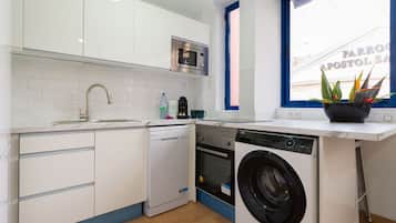 冷蔵庫、電子レンジ、オーブン、食器洗い機