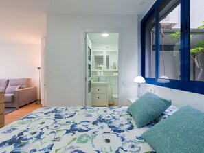 2 chambres, fer et planche à repasser, Wi-Fi, draps fournis