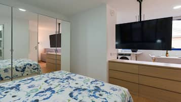 2 室のベッドルーム、アイロン / アイロン台、インターネットアクセス (無料)、ベッドシーツ