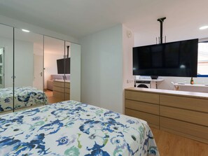 2 quartos, ferros/tábuas de passar roupa, acesso de cortesia à internet