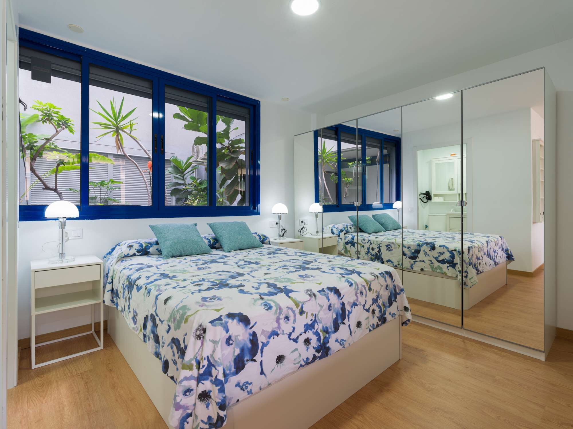 2 quartos, ferros/tábuas de passar roupa, acesso de cortesia à internet