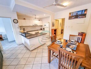 Executive-Apartment | Eigene Küche | Kühlschrank, Mikrowelle, Ofen, Herdplatte
